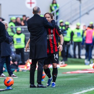 世界杯官方直播客户端下载官网-米兰1-0莱切幕后：阿莱格里频繁与替补席的莫德里奇讨论场上局势